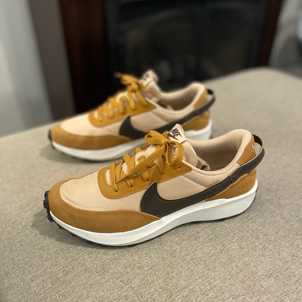 Nike Womens Waffle Debut Size 9 NWOB